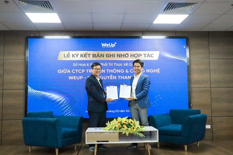 ký kết hợp tác giữa WeUp Edu và Tiến sĩ Nguyễn Thanh Tùng 